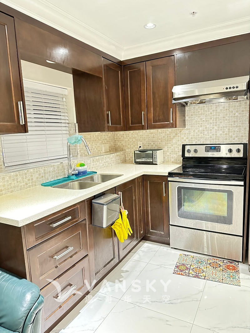 260726192450_4thLaneway House_Kitchen2.jpg